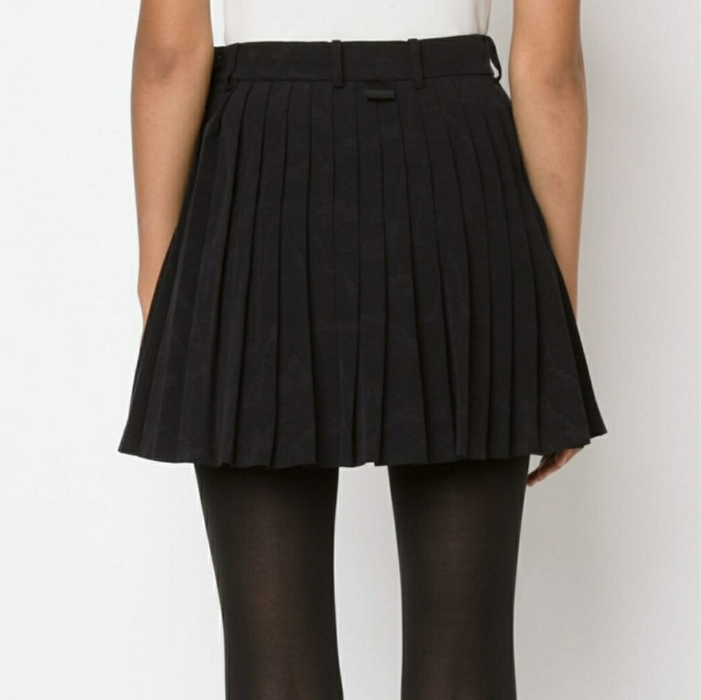 Cute pleated black mini skirt